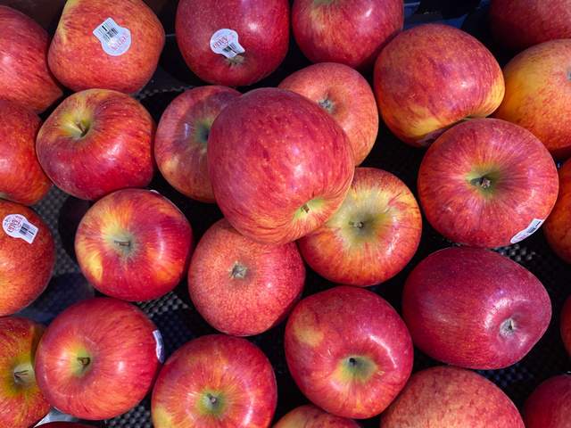 Apel Merah Kaya Gizi, Manfaat Sehat Sepanjang Hari