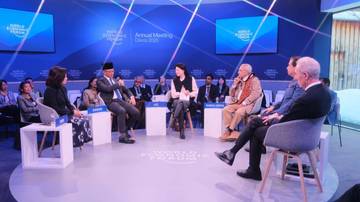 Menlu RI Perkuat Diplomasi Bilateral dalam WEF 2025