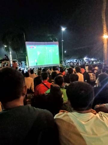 Timnas Indonesia Cetak Golllll, Warga Bima Bergemuruh Riang di Taman Ria 