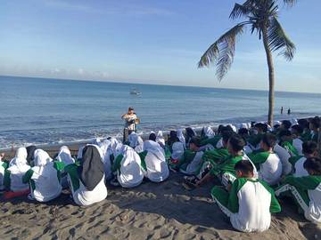 Tour Keliling Sekolah MPLS Ramah Sampai Bersih Pantai