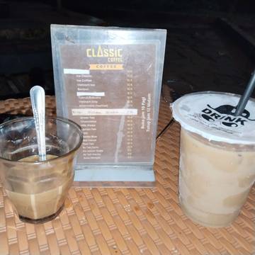 Barista Muda Dengan Classic Coffee