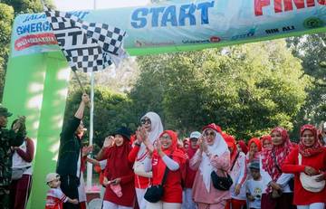 Jalan Sehat dan Pasar Murah Meriahkan HUT RI K-80 di Kecamatan Selong