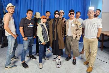 Adu Gaya Urban Street Style, Karyawan RRI Mataram Tampil Total di Fashion Show