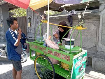 Cerita Rahmi, Penjual Es Dawet di Jalan Guru Bangkol