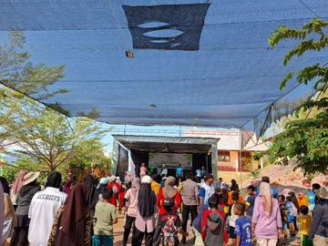 Ribuan Warga Ikut Jalan Sehat Milad SMAN Langgudu
