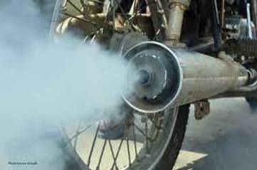 Kenali Faktor Utama Knalpot Motor Keluarkan Asap Putih