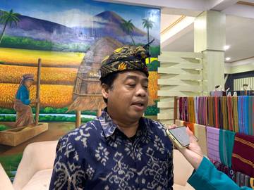 Pemerintah Dorong Industri Tenun NTB Jadi Poros Pariwisata