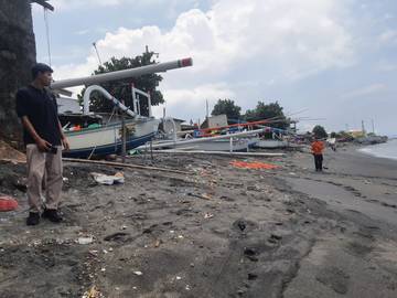 Breakwater Darurat Jadi Tameng Awal Pesisir Ampenan