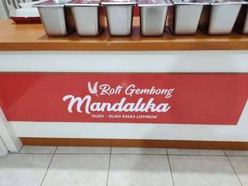 Roti Gembong Mandalika, Dari Jualan Keliling Sampai Outlet