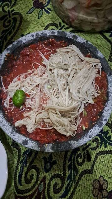 Pelecing Jamur Enoki, Sajian Pedas Segar Penggugah Selera