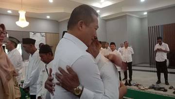 Tangis Kasmir Pecah Dipelukan Gubernur NTB