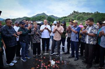 Gubernur Iqbal Resmikan Jalan Simpang Pototano