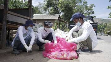 BSI Hu’u Ubah Sampah Plastik jadi Kursi