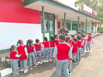 Kodim 1620/Loteng Terima Kunjungan Edukatif TK CRM Bunut Baoq