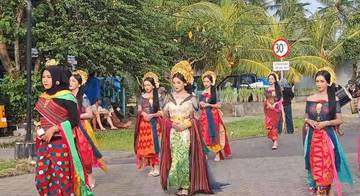 Karnaval Budaya Siyu Dedare Meriahkan Pantai Kuta Mandalika, Sambut Festival Bau Nyale 2026