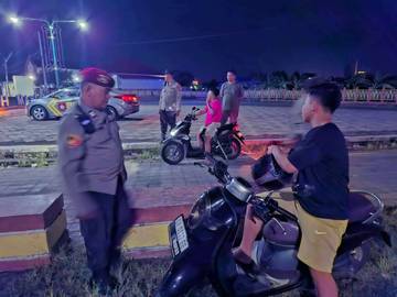 Polisi Bubarkan Adu Panco Diduga Judi di Monjok