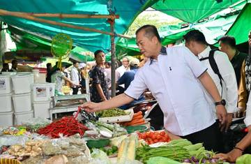 Jelang Ramadan, Gubernur Pastikan Stok dan Harga Bapok Aman