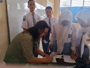 Penulis Jepang Dorong Pelajar SMKN 4 Gemar Menulis