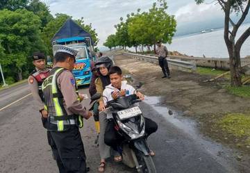 Tekan Angka Lakalantas, Satlantas Polres Bima Edukasi Pengendara