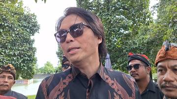 Once Mekel Promosikan Pesona Pantai Lombok