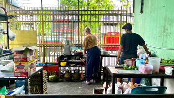 Makan Mi, Dimarahin, Tapi Ketagihan