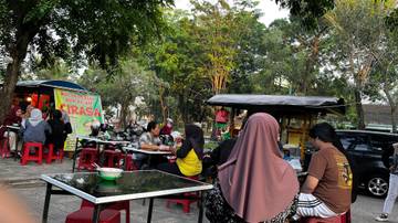 Wisata Kuliner Seru di Dr. Mansyur