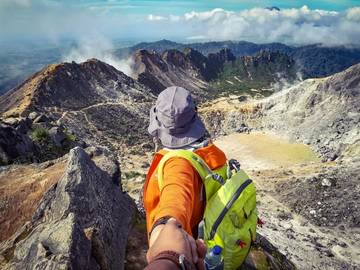 Tren Naik Gunung Dikalangan Milenial dan Gen Z