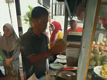 Mencoba Salah Satu Somay Legendaris di Medan