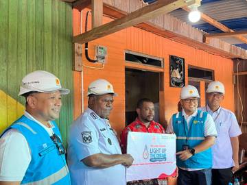 PLN Salurkan Bantuan Pasang Listrik Gratis Keluarga Prasejahtera 