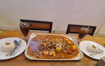 Menikmati Seafood Tumpah Medan
