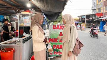 Pedagang Bakso Menjamur, Tetap Tak Sepi Pengunjung