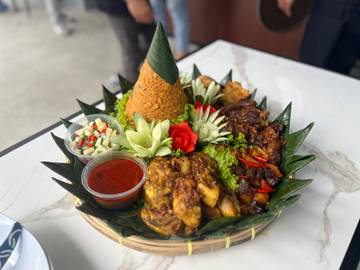 Tradisi Penuh Makna Dalam Hidangan Nasi Tumpeng