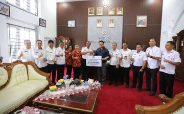 Humbahas Terima Bantuan Sosial dari Pemkab Toba