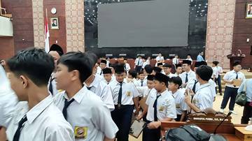 Siswa SMP Siti Hajar Terpukau Kunjungi DPRD Sumut
