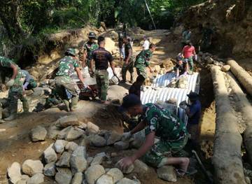 Pembangunan Jembatan Armco di Desa Masundung