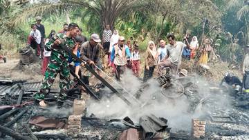 Ditinggal Berobat, Rumah Terbakar di Pematang Sei Baru
