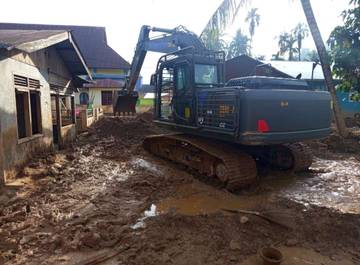 Alat Berat Beroperasi Pulihkan Infrastruktur Bencana Tapteng