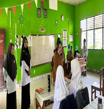Siswa MTsN Pakpak Bharat Ikuti Pemeriksaan Kesehatan Berkala