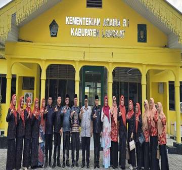 Kemenag Langkat Terima Bantuan Korban Banjir dari Labura