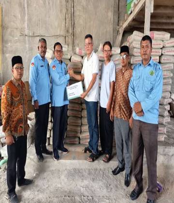 Kakan Kemenag Deli Serdang Serahkan Bantuan untuk Sekolah-Buddhis