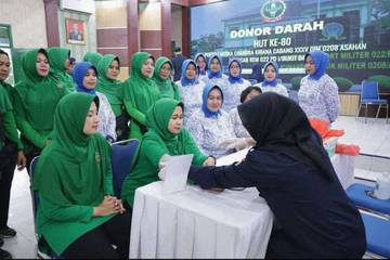 Ketua Persit KCK Cabang Asahan Ikuti Donor Darah