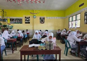 Peserta Didik MAN 3 Tapteng Nikmati Program MBG