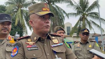 Satpol PP Medan Rutin Tertibkan Baliho Ilegal