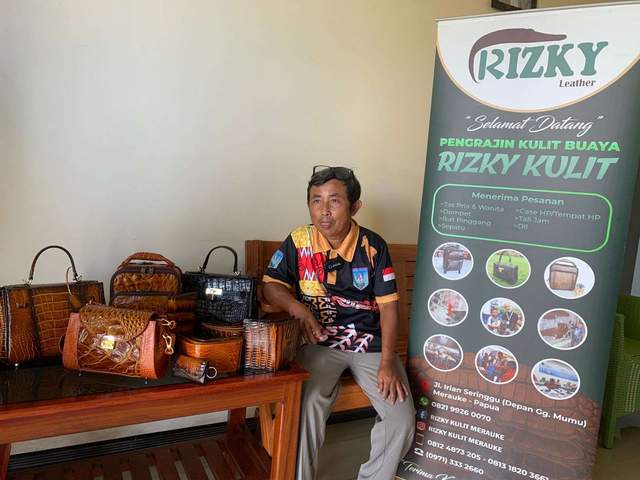 Perjalanan Inspiratif Pengrajin Kulit Buaya Merauke
