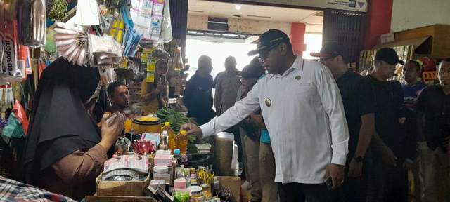 Tim TPID Merauke Pantau Harga Pasar Jelang Nataru 