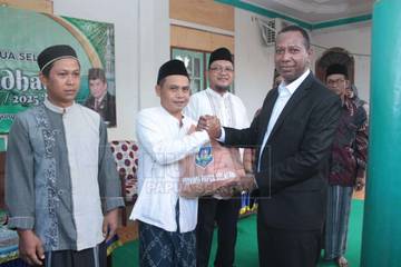 Gubernur Apolo Safanpo Tekankan Pentingnya Pendidikan 