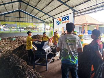 Dari Sampah, Tumbuh Harapan yang Subur