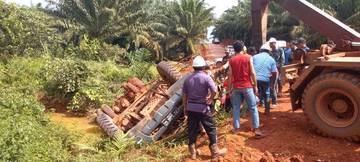 Sebuah Parit, Hujan, dan Hilangnya Candu Dua Tahun