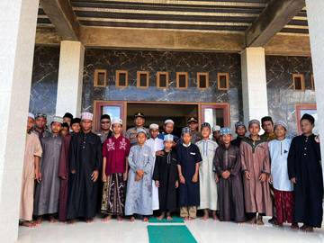 Seratus Dua Puluh Cahaya untuk Lembaran Suci
