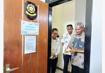 Jari-Jari Kecil yang Menjaga Kota